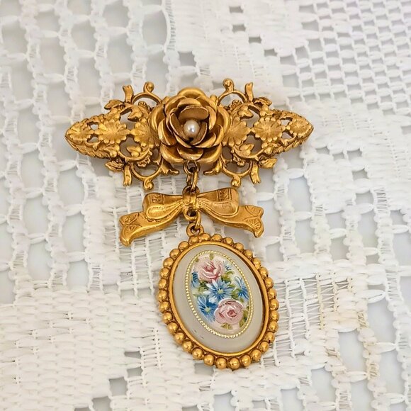 Vintage Flower Cameo Bow Pin Bouquet Pearl Oval Gold Tone Drop Statement Brooch - Picture 1 of 5